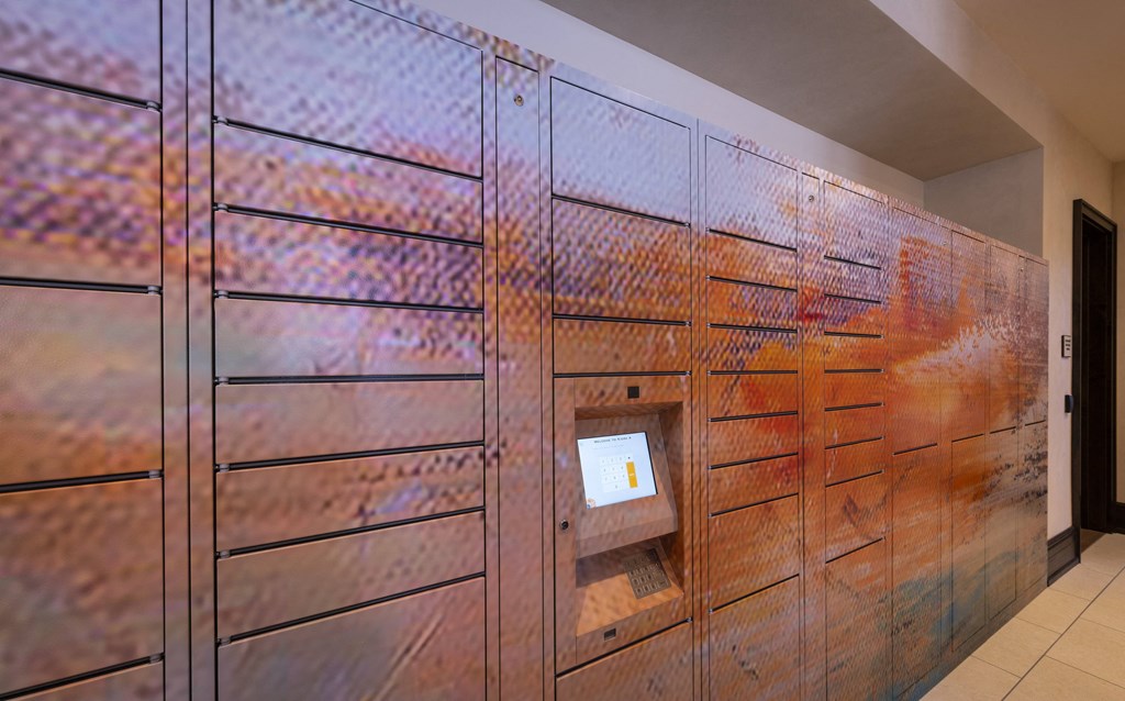 parcel lockers at Marisol