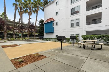 Exterior Building Views at Del Norte Place Apartment Homes