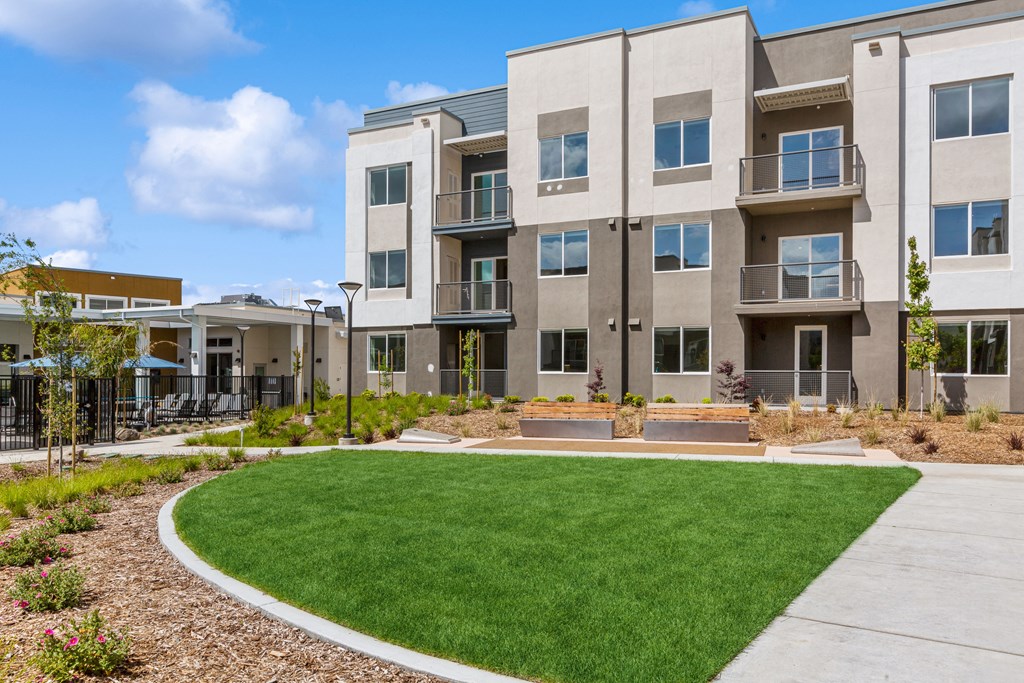 Exterior Views at Brix 325