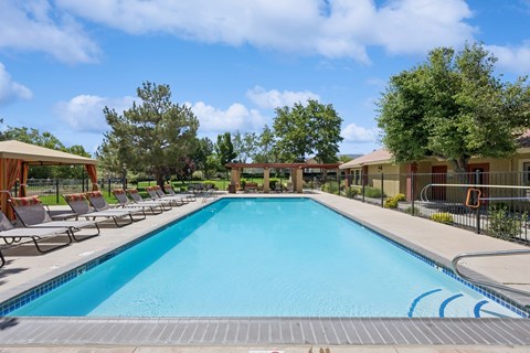 resort style pool at Vizcaya Hilltop Apartments