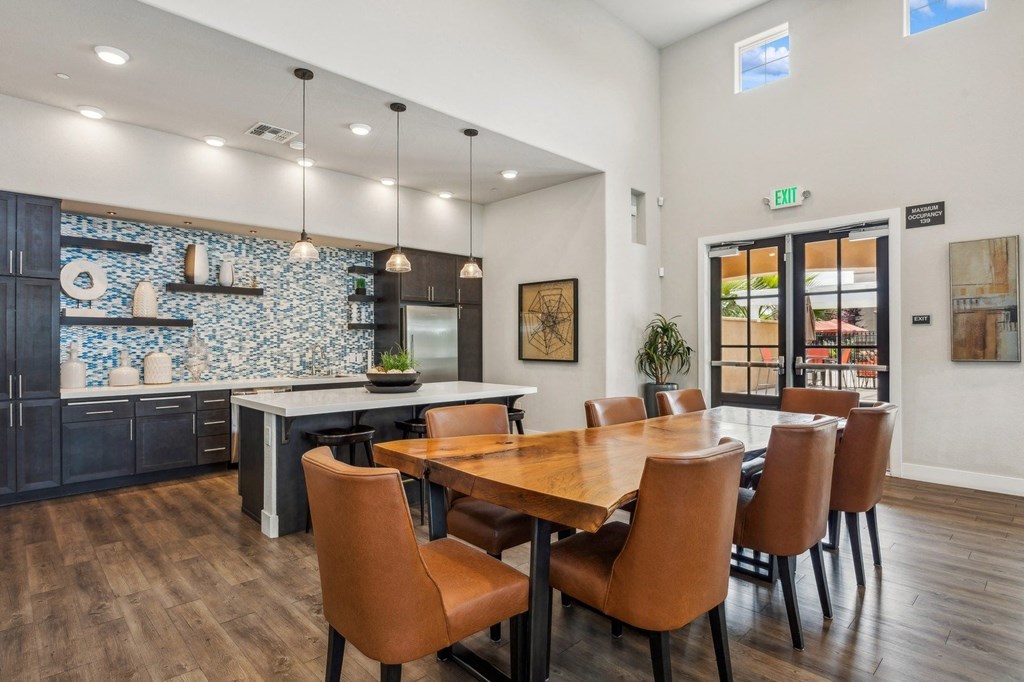 the reserve at city center amenities dining room and kitchen