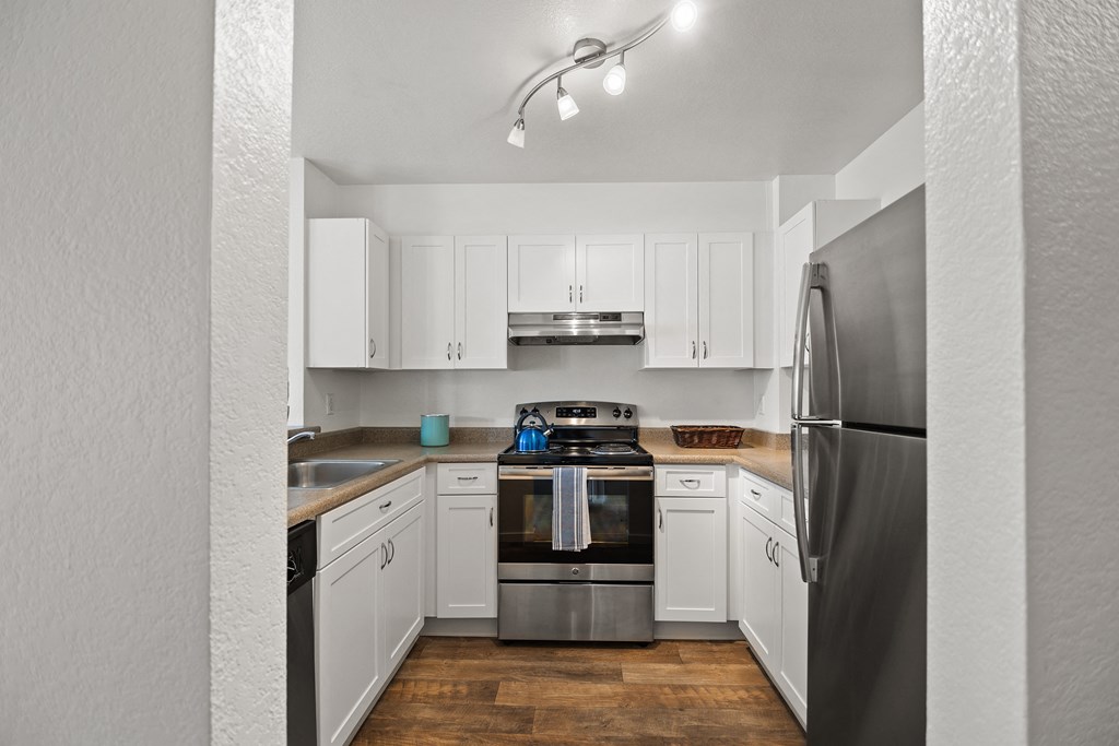 Unfurnished Kitchen at Del Norte Place Apartment Homes