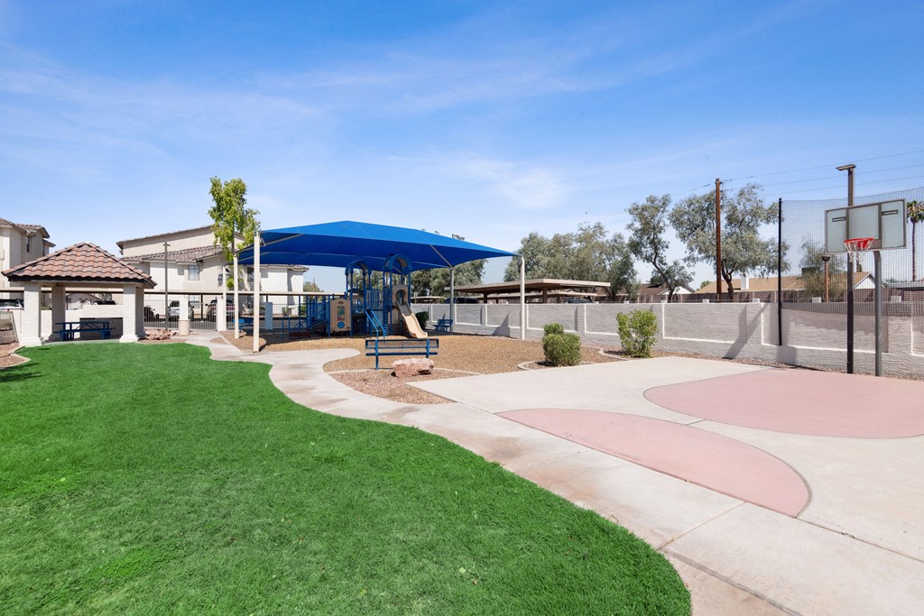 Courtyard at Garden Grove Apartments