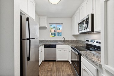 Modern Kitchen at Canyon Villa Apartment Homes