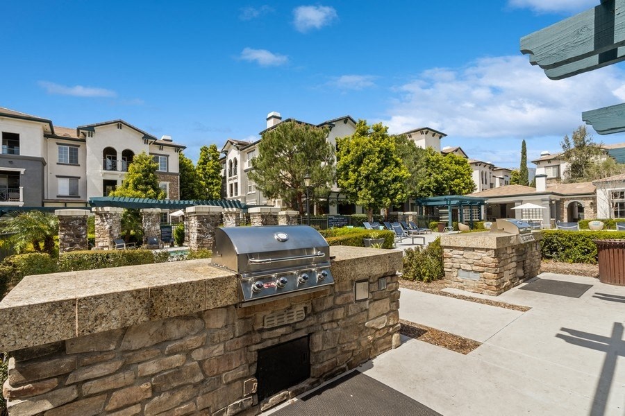Barbeque Pavilion at Victoria Arbors Apartment Homes
