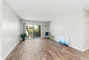 hardwood floors at Pointe Luxe Apartment Homes, San Diego