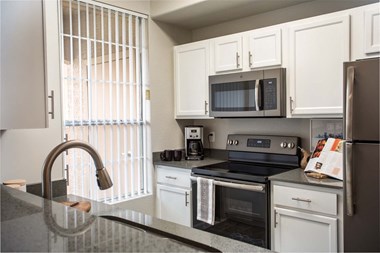 Efficient Appliances In Kitchen at Biscayne Bay Apartments, Chandler, AZ