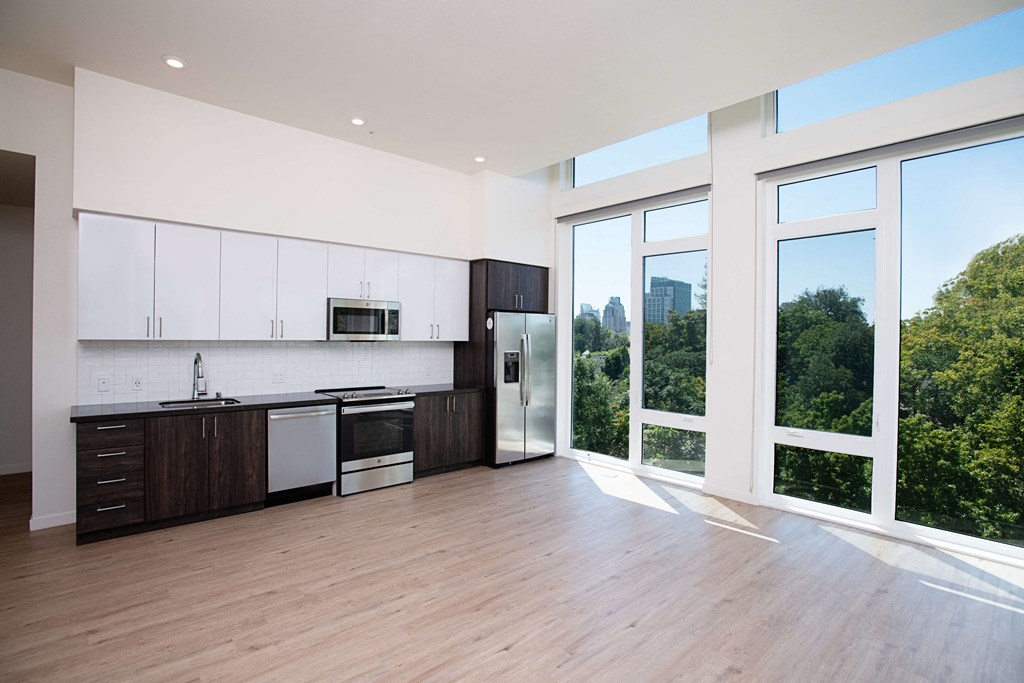 Unfurnished Living Room at Eleanor H16 Apartments