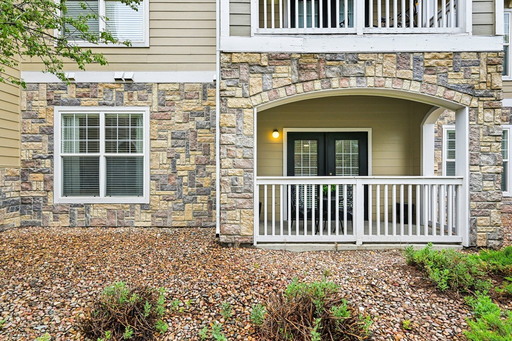 Exterior views at Stone Cliff Apartments