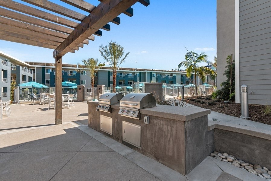 community grills at Pointe Luxe Apartment Homes, San Diego, CA