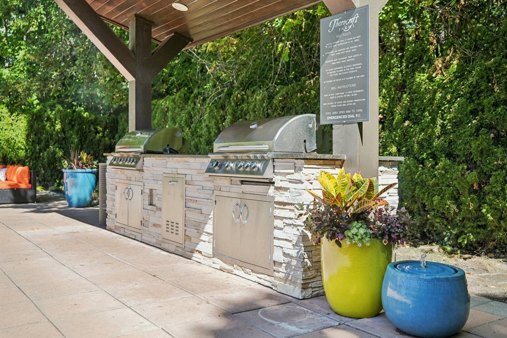 BBQ pavilion at Thorncroft Farms Apartments