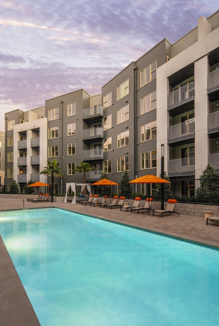 resort style pool at Capitol650