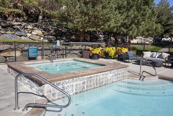 Resident Hot Tub at Stone Cliff Apartments - Photo Gallery 20