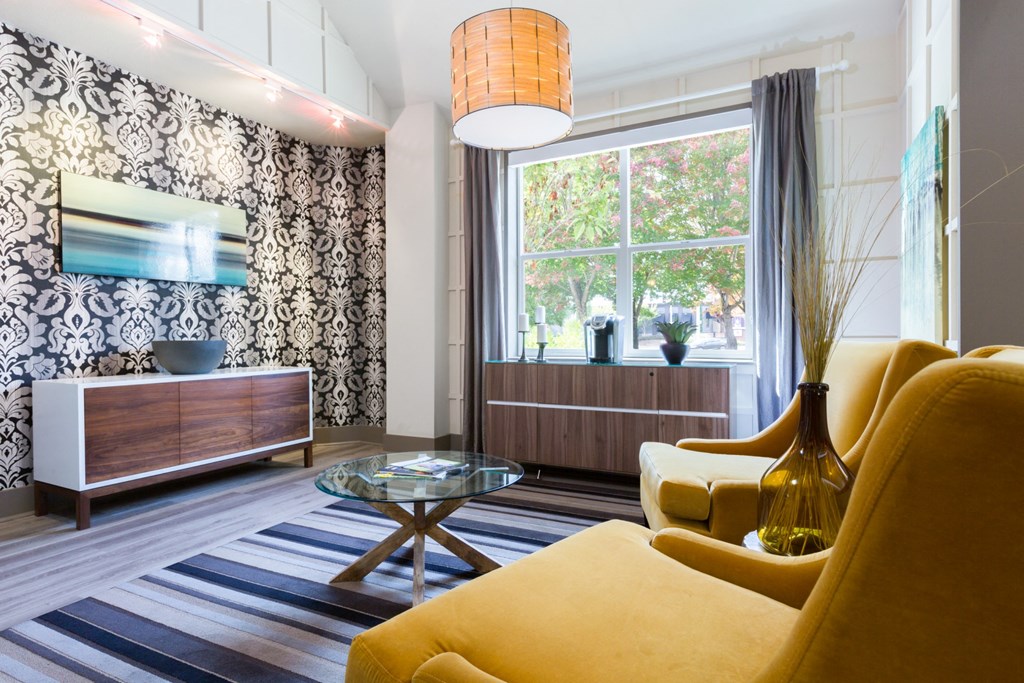 Resident Lounge at Thorncroft Farms Apartments, 2120 NW Thorncroft Drive, Hillsboro