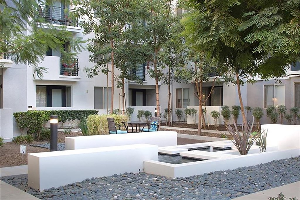 Lush Landscaping And Seating at Carillon Apartment Homes, Woodland Hills, 91367