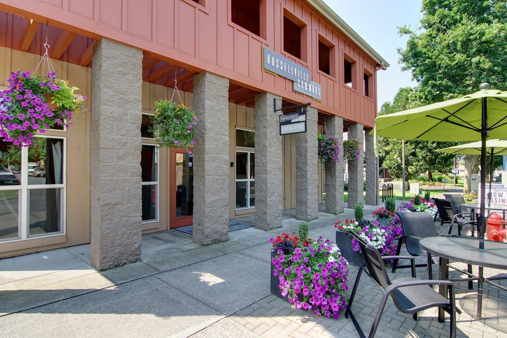 Outdoor Entry Way at Russellville Common