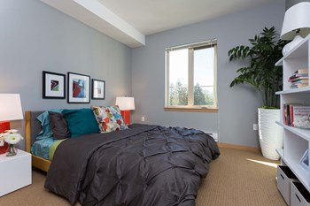 Live In Cozy Bedrooms at Tivalli Apartments, Lynnwood - Photo Gallery 7