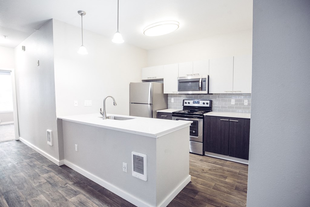 Fully Equipped Kitchen at Thorncroft Farms Apartments, Oregon, 97124
