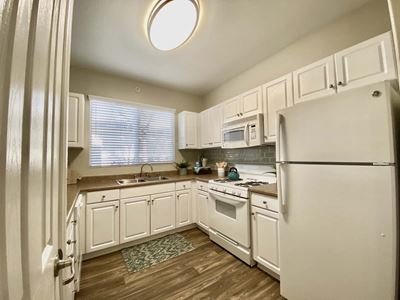Kitchen with Complete Appliance Packages at Santa Rosa Apartment Homes, Wildomar, CA