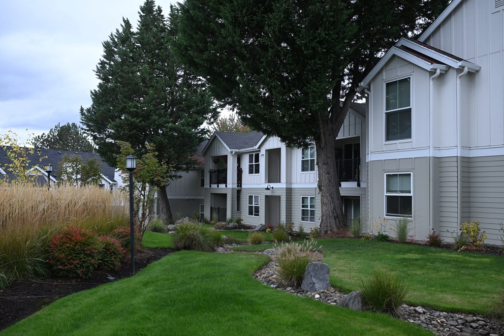 exterior views at Emerald Place