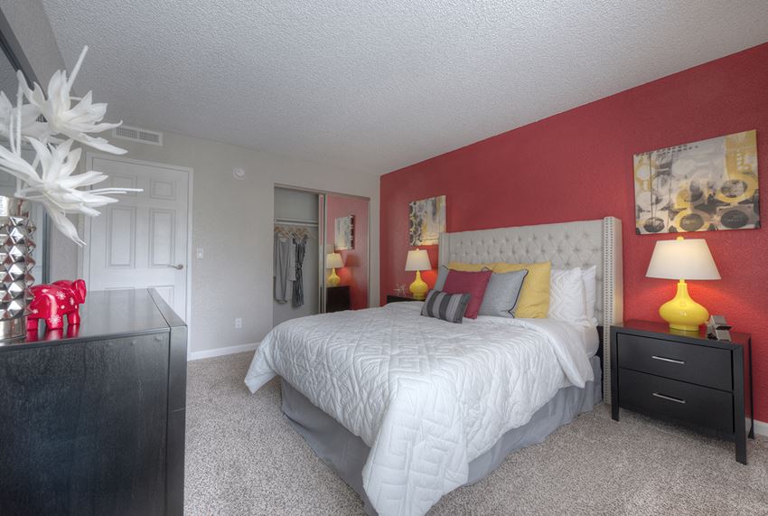 Comfortable Bedroom Comfortable Bedroom at Vizcaya Hilltop Apartments, Reno, NV - Photo Gallery