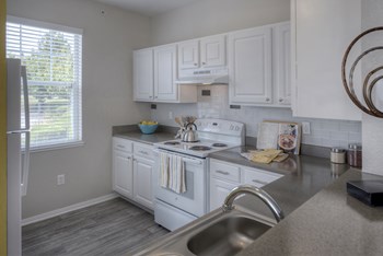 Modern Kitchen at Manzanita Gate Apartment Homes, 2475 Robb Drive, NV