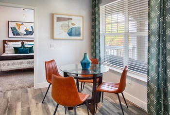 Seating Area at Stone Cliff Apartments - Photo Gallery 6
