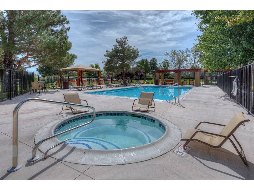 Soothing Spa at Vizcaya Hilltop Apartments, Reno