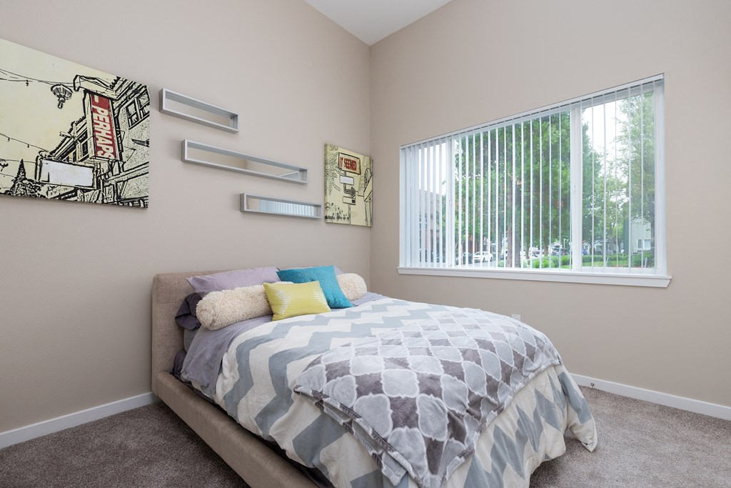 Bedroom at Russellville Commons