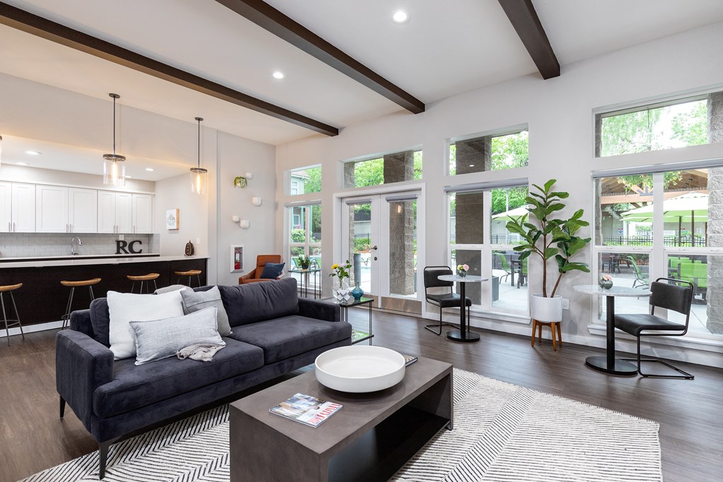 Lounge Common Area at Russellville Commons