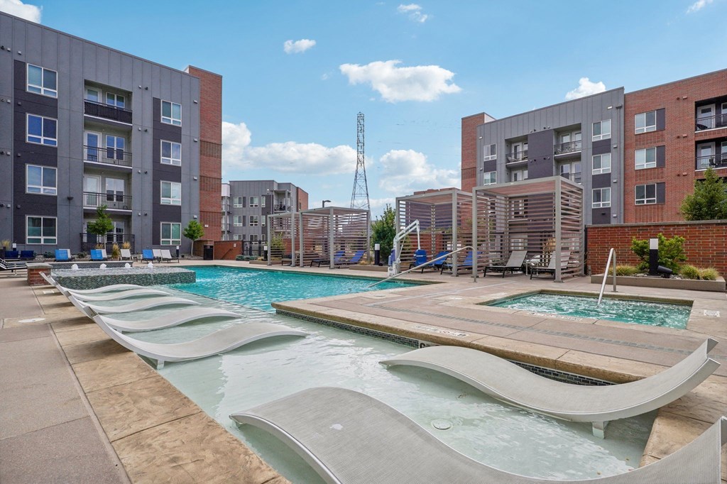 resort style pool at 4400 Syracuse