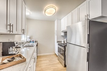 Modern Kitchen at The District - Photo Gallery 2