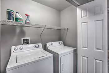 laundry area at Tribeca North Apartment Homes
