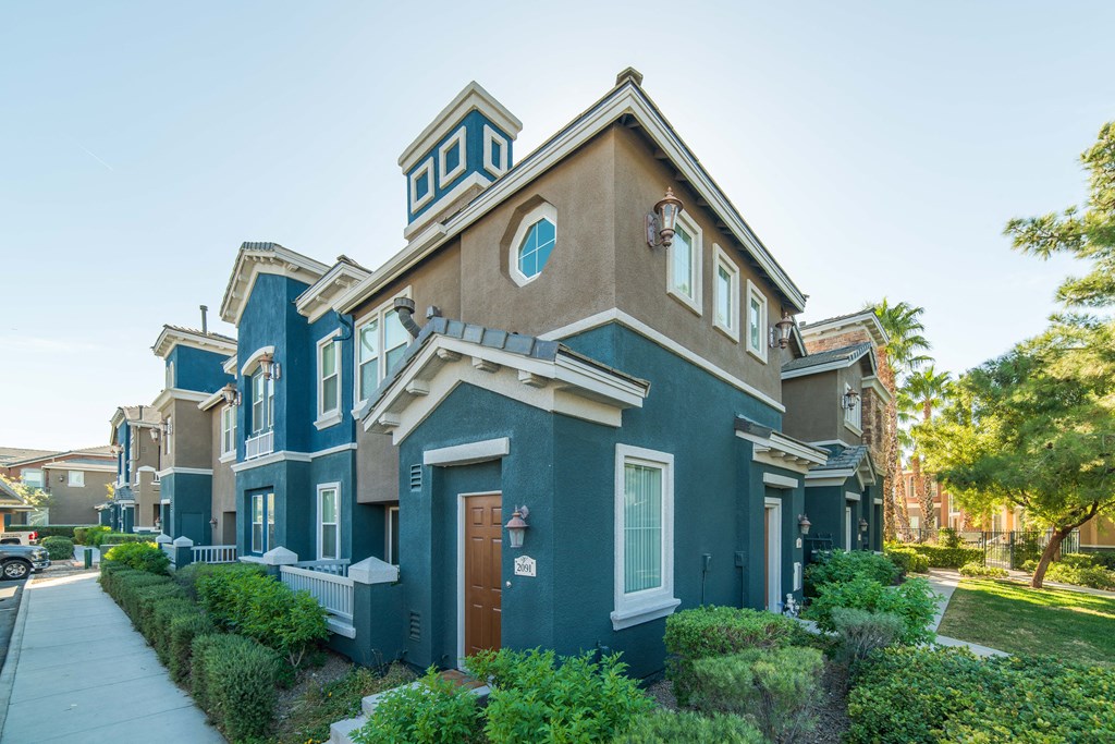 Exterior Views at Verona Apartments
