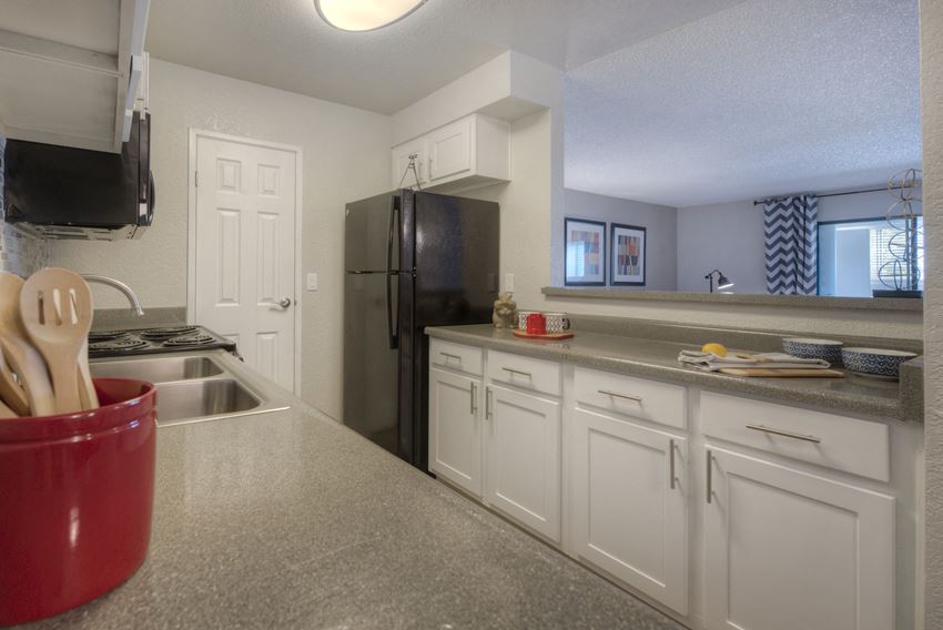 Kitchen Model Kitchen Model at Vizcaya Hilltop Apartments, Reno, NV, 89523 - Photo Gallery