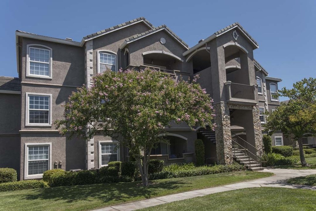 Exterior View at North Pointe Apartments, Vacaville