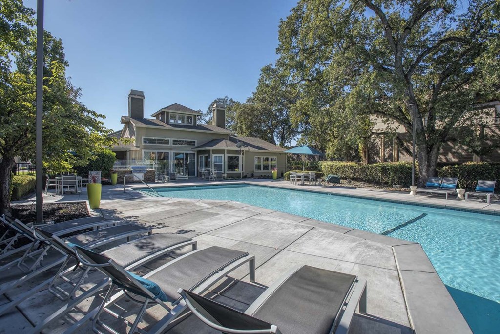 Sundeck With Relaxing Chairs at Atwood Apartments, California