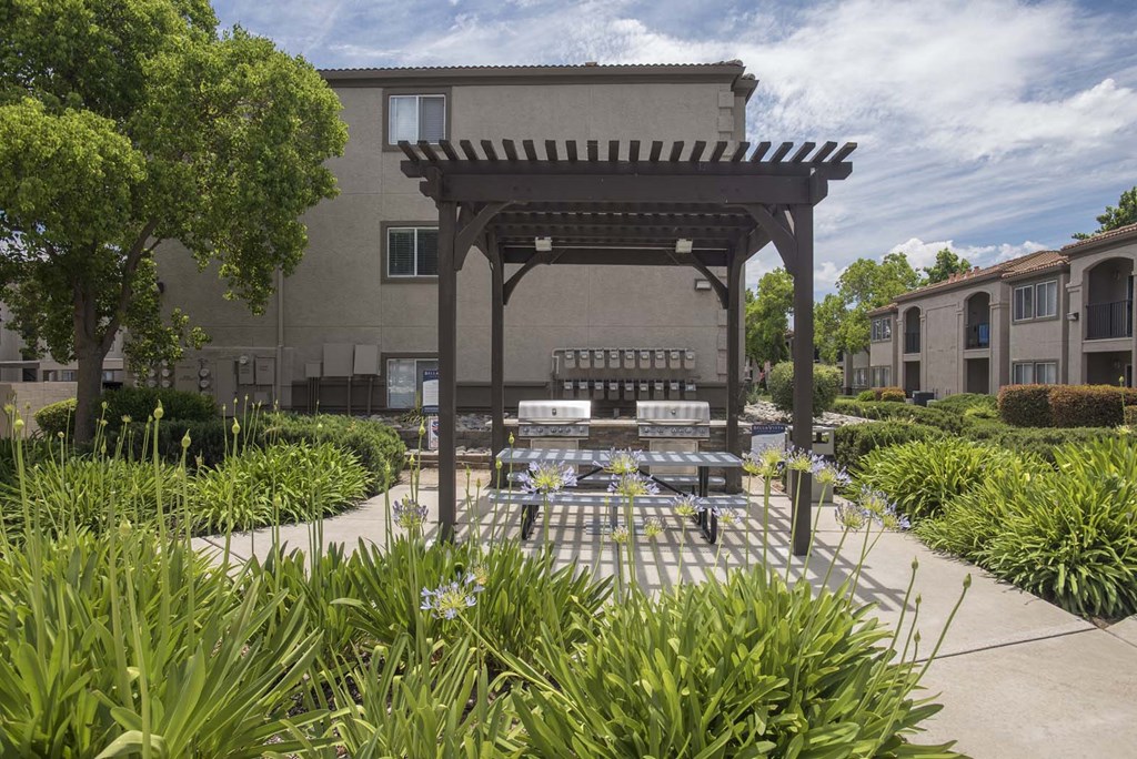 Garden Gazebo at Bella Vista Apartments