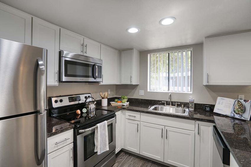 Fully-Equipped Kitchens at Country Brook Apartments, Chandler, 85226 - Photo Gallery 1