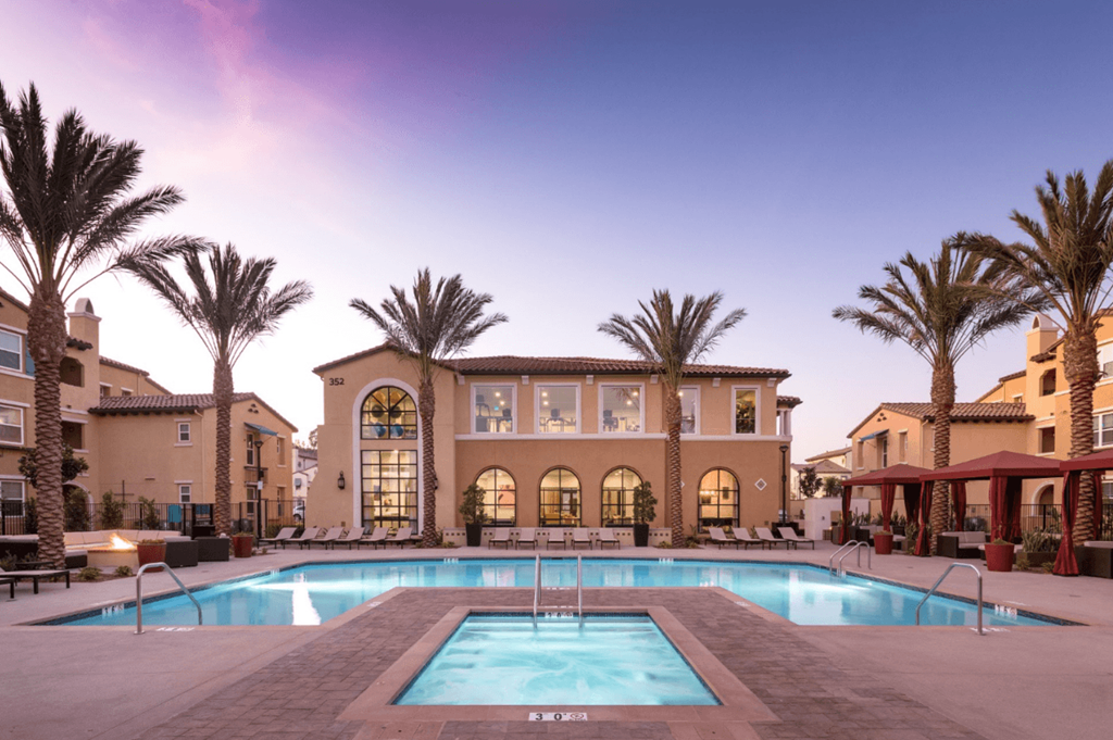 Outdoor Swimming Pool at Las Positas Apartments , Camarillo