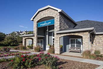 Leasing Office at Stone Cliff Apartments - Photo Gallery 31
