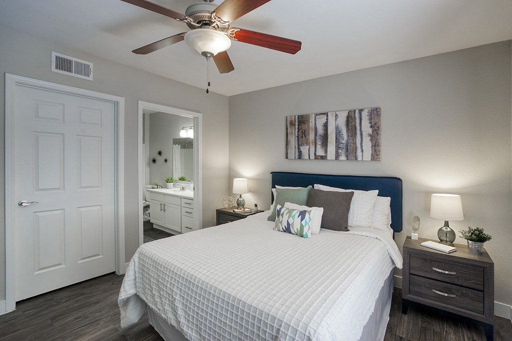 Spacious Bedrooms With En Suite Bathrooms at Sonoran Apartment Homes, Arizona
