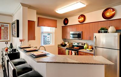 Full Kitchen with Breakfast Bar, at Beaumont Apartments, Washington, 98072