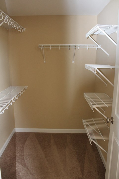 375 Genelda Ave 1-2 Beds Apartment for Rent
