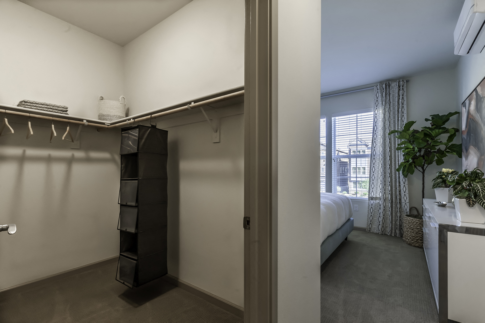 Mason Flats - Walk In Closet