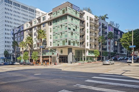 1111 Wilshire - Exterior