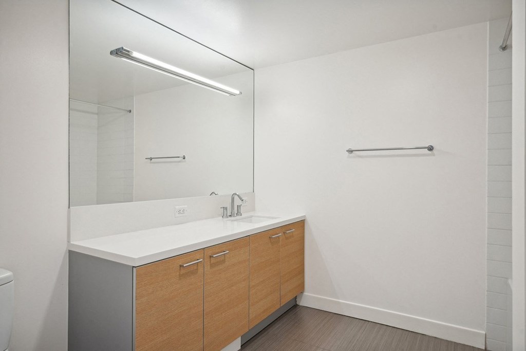 Apex The One - Bathroom