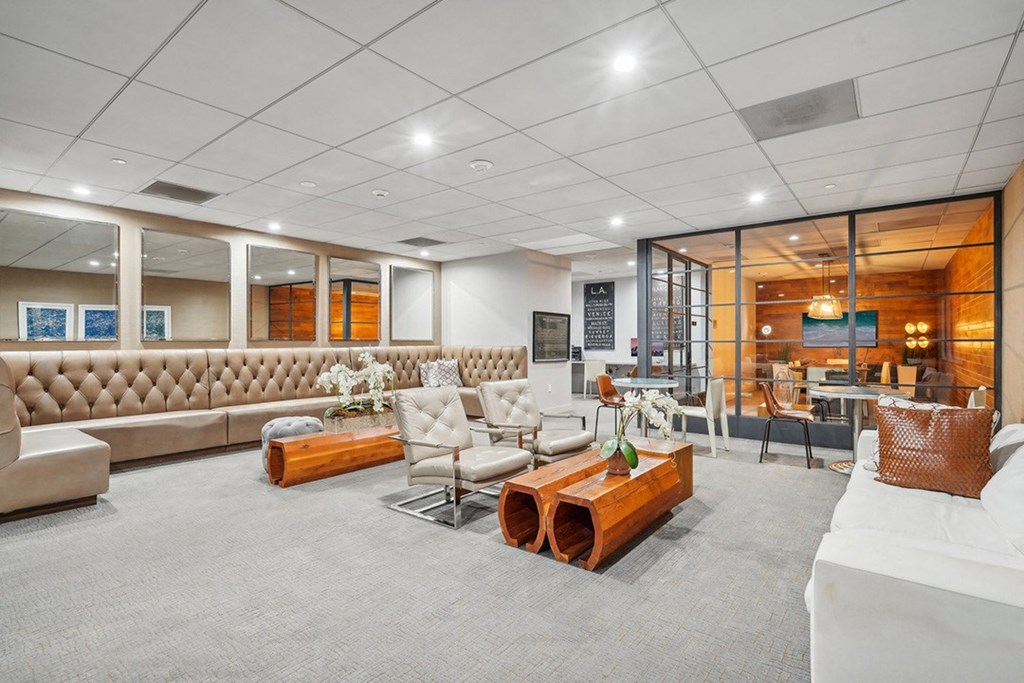 Apex The One - Resident Lounge