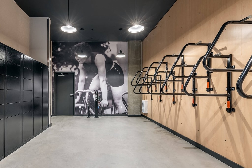Bicycle & Parcel Locker Room - Coen & Columbia