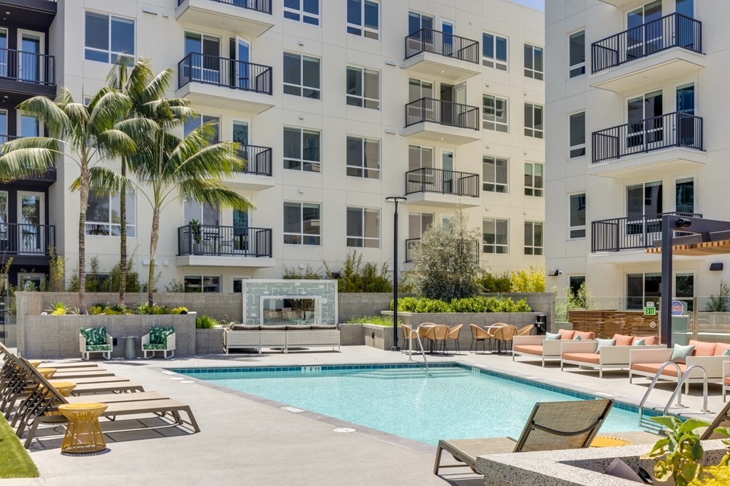 Pool & Outdoor Lounge Bradbury at The Society